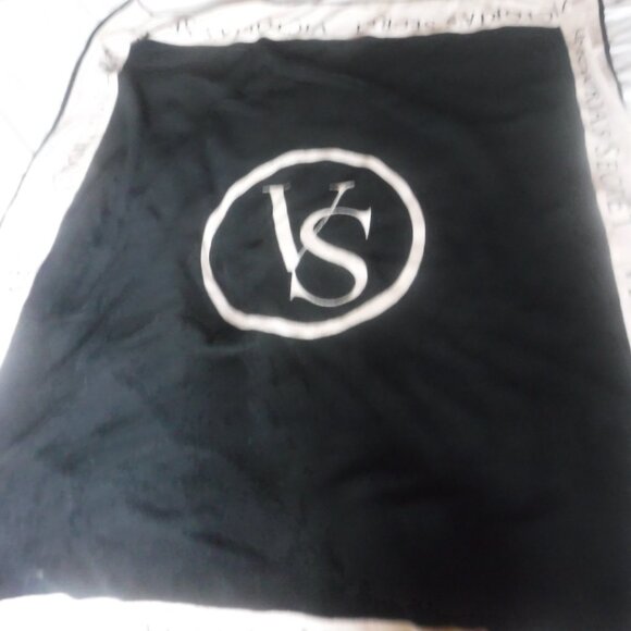 Victoria’s Secret Pink Black Logo Throw Blanket 67x48 - Picture 2 of 9